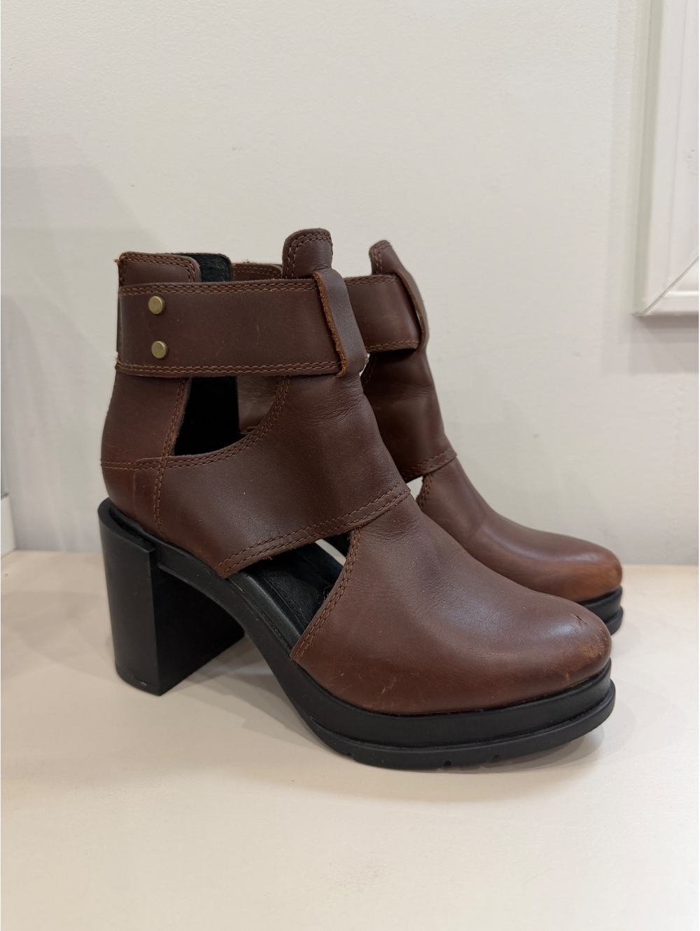 Sorel Brown Leather Cutout Ankle Boots with Block Heel Size 5